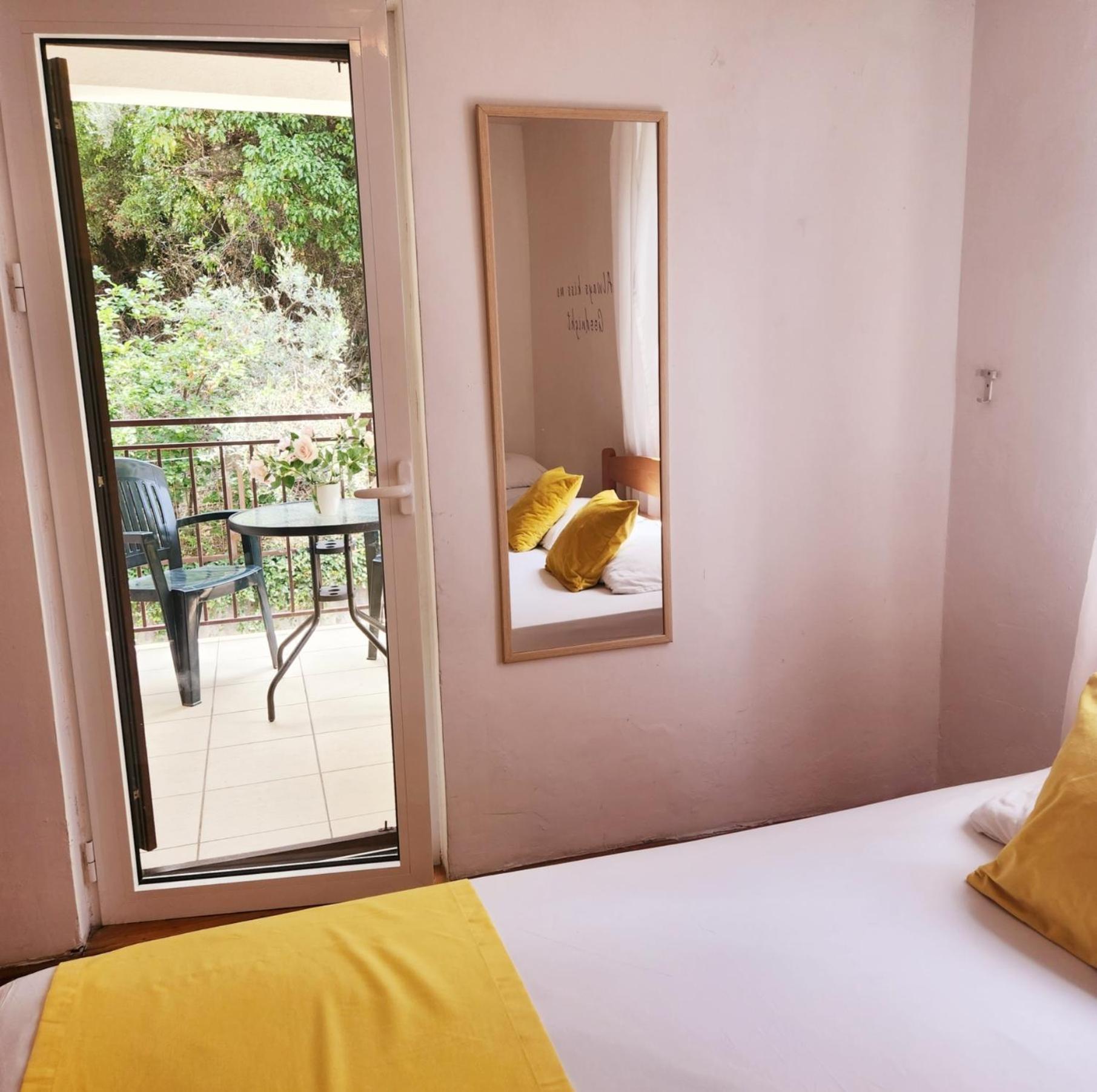 Bela Kuca Studio Apartments-Na Korak Do Mora-A Step To The Sea ラファイロヴィチ エクステリア 写真