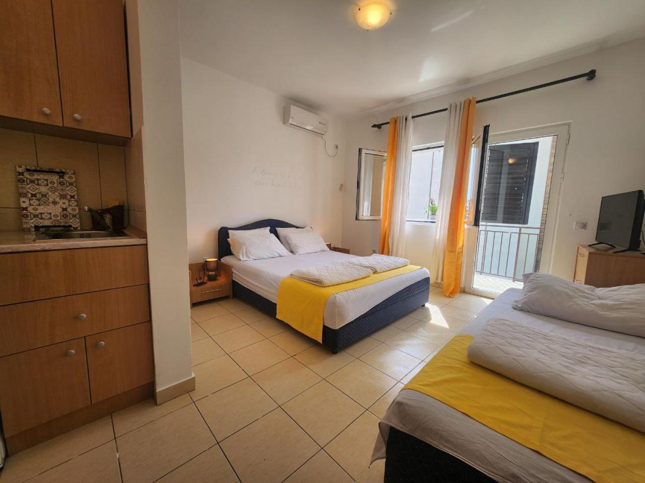 Bela Kuca Studio Apartments-Na Korak Do Mora-A Step To The Sea ラファイロヴィチ エクステリア 写真